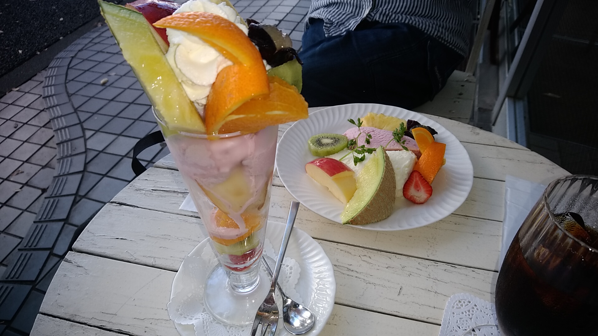 赤羽にあるプチモンドさんで美味しいフルーツパフェを頂きました。フルーツもりもりで満足です。