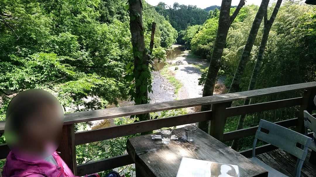 Cafa日月堂さんで美味しいピザでランチです。その前に五常の滝で滝を見てきました。結構歩きます。