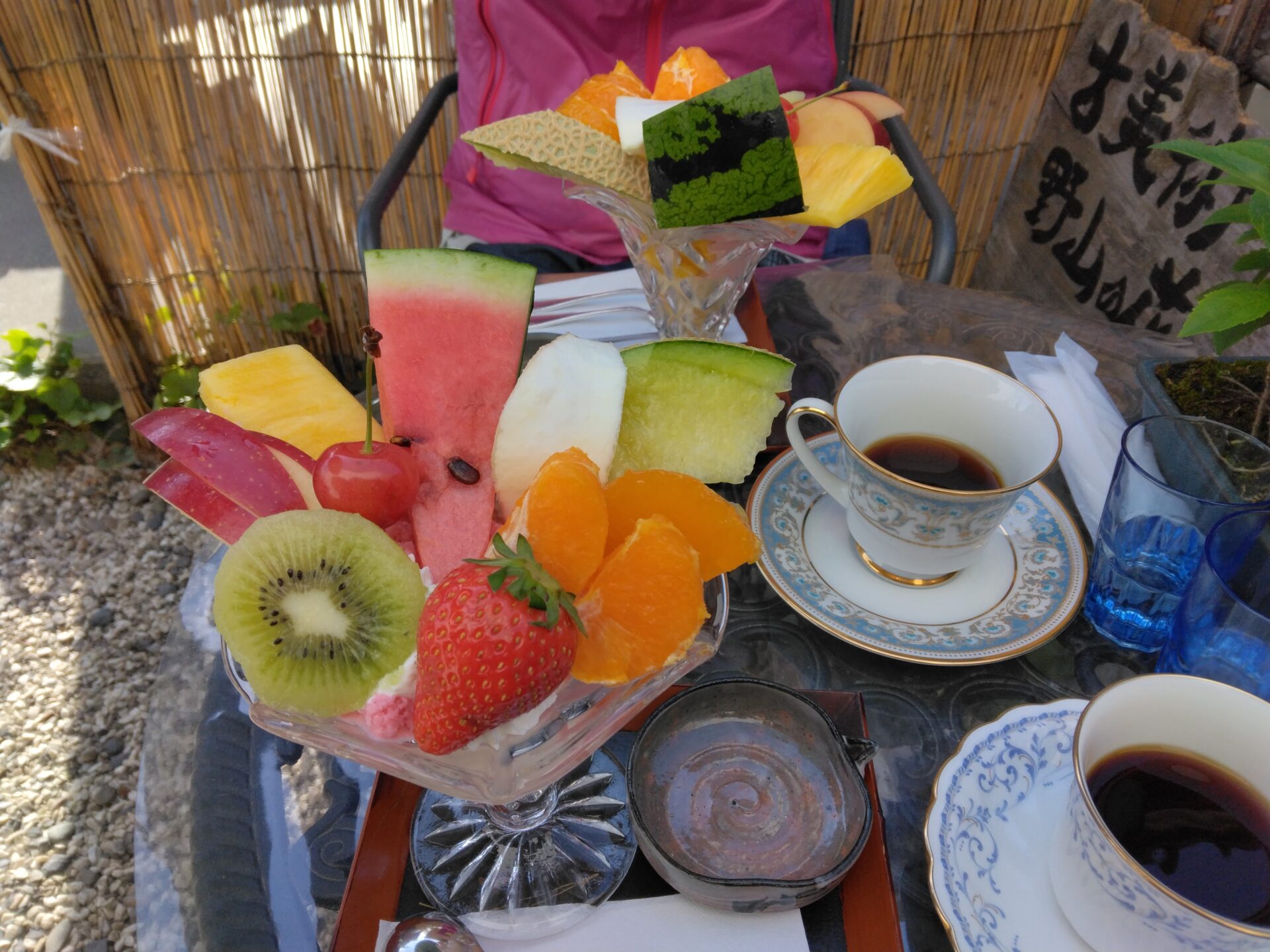 蔵カフェ草風庵さんの美味しいコーヒーとフルーツパフェを飯能河原でプチバーベキューの後にデザートとして頂きました。
