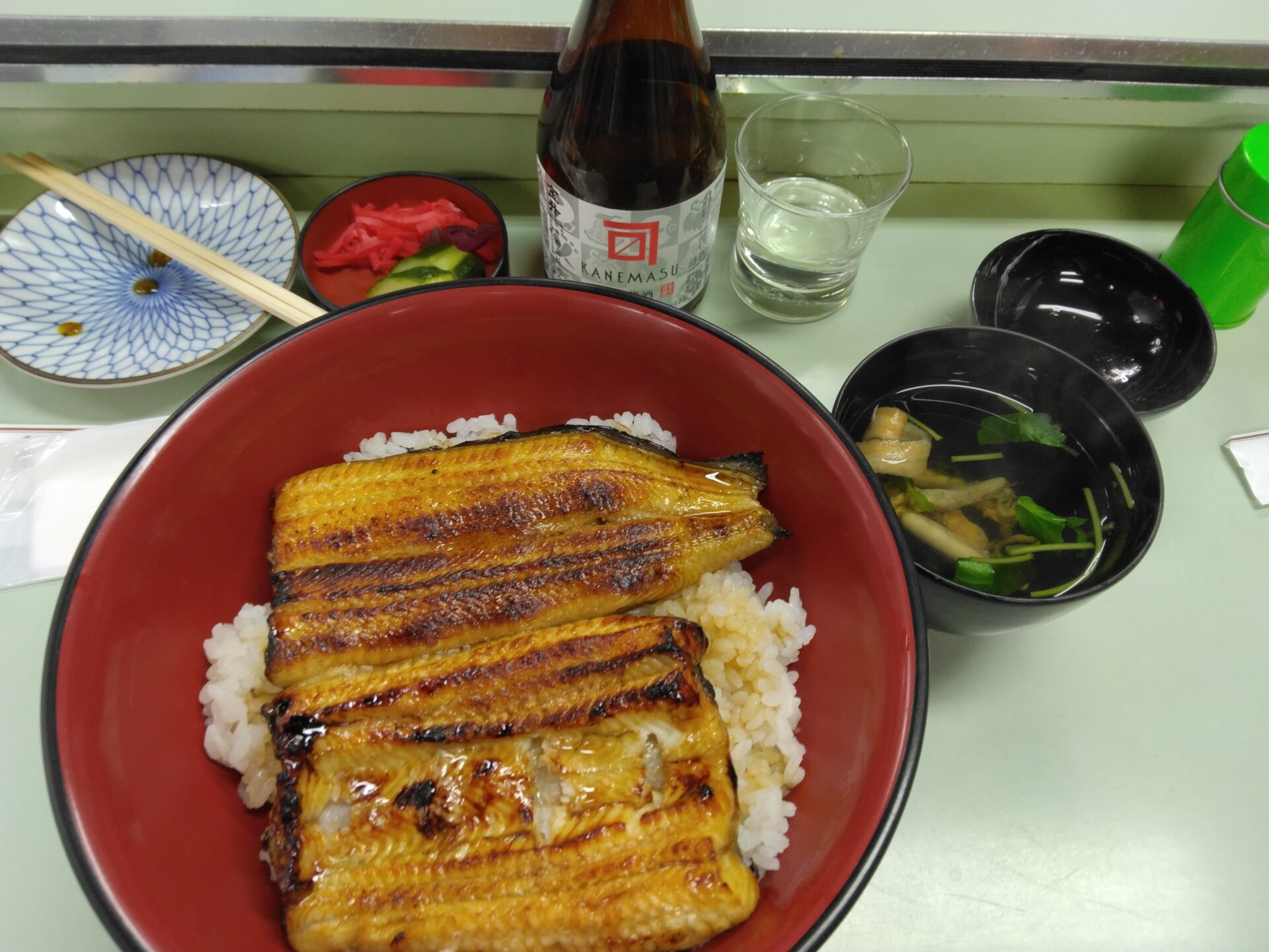 まるます家 ランチは美味しいウナギです。一杯やりながら食べるウナギは最高です。赤羽でモーニングもランチもコーヒーもいただきます。