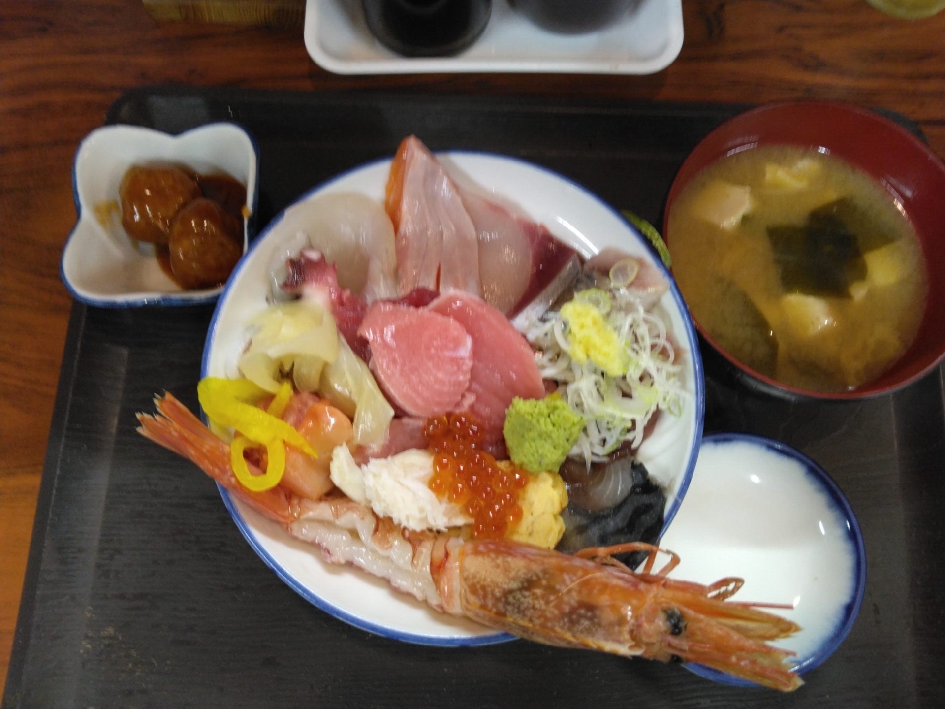 船橋市場　早起きして新鮮な海鮮を買って、朝ごはんから海鮮丼、市場カフェでくつろいで、夜ご飯も海鮮。朝から晩まで美味しくて楽しいですよ。