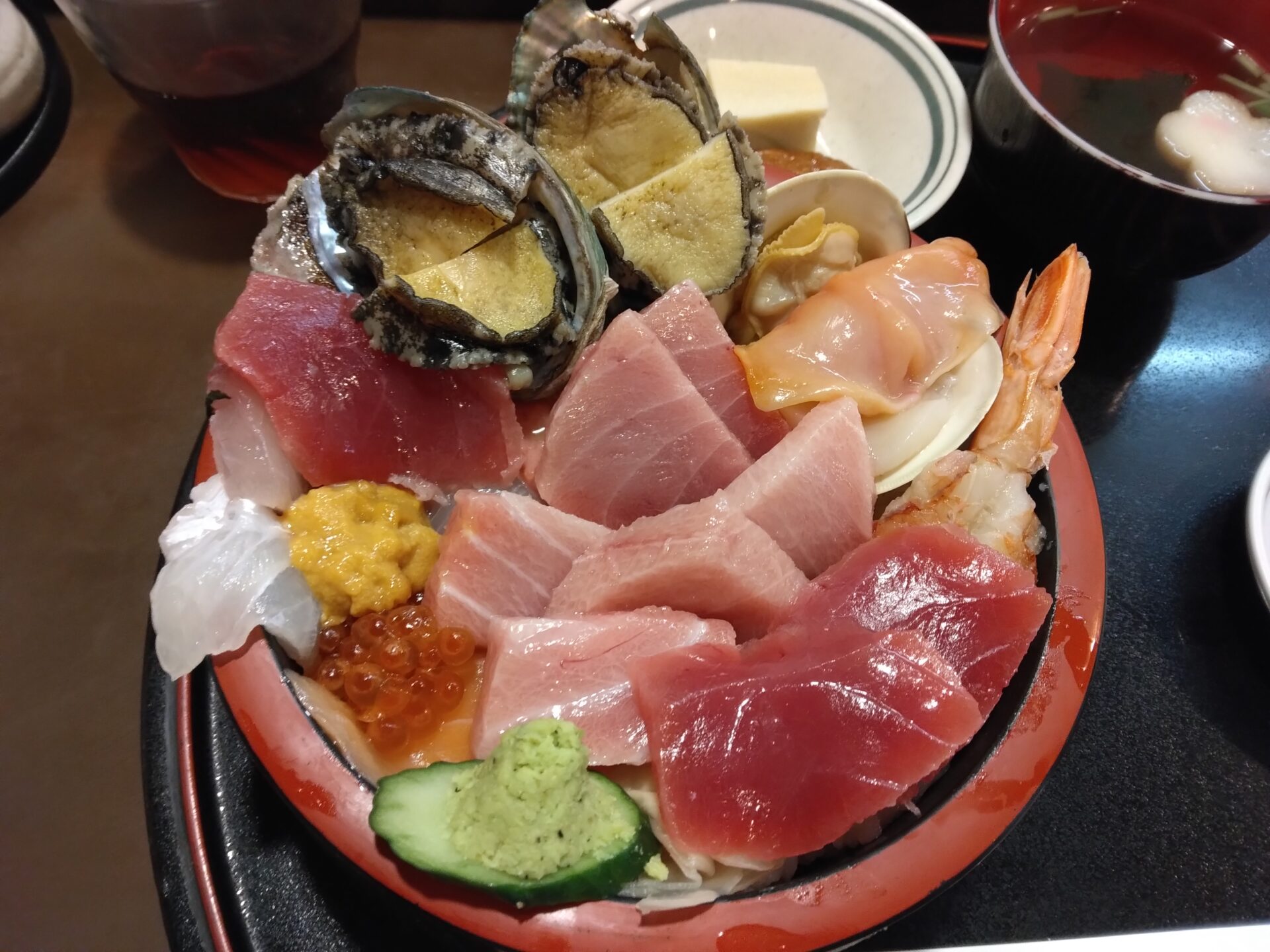 市場デート 船橋市場に市場遊びに来ました。朝食は海鮮丼です。もちろん新鮮な海鮮を買い物していきます。喫茶店で美味しいコーヒーも頂きました。