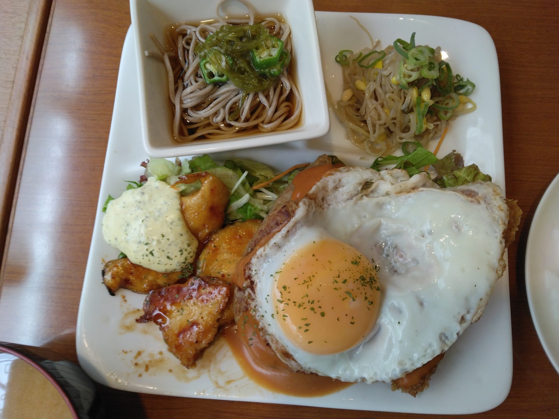 喫茶深海 十條湯 日曜の朝の十条商店街ぶらぶらコースはモーニングで始まり朝風呂でゆたっりスッキリして、素敵なランチに素敵な喫茶店で決まりです。