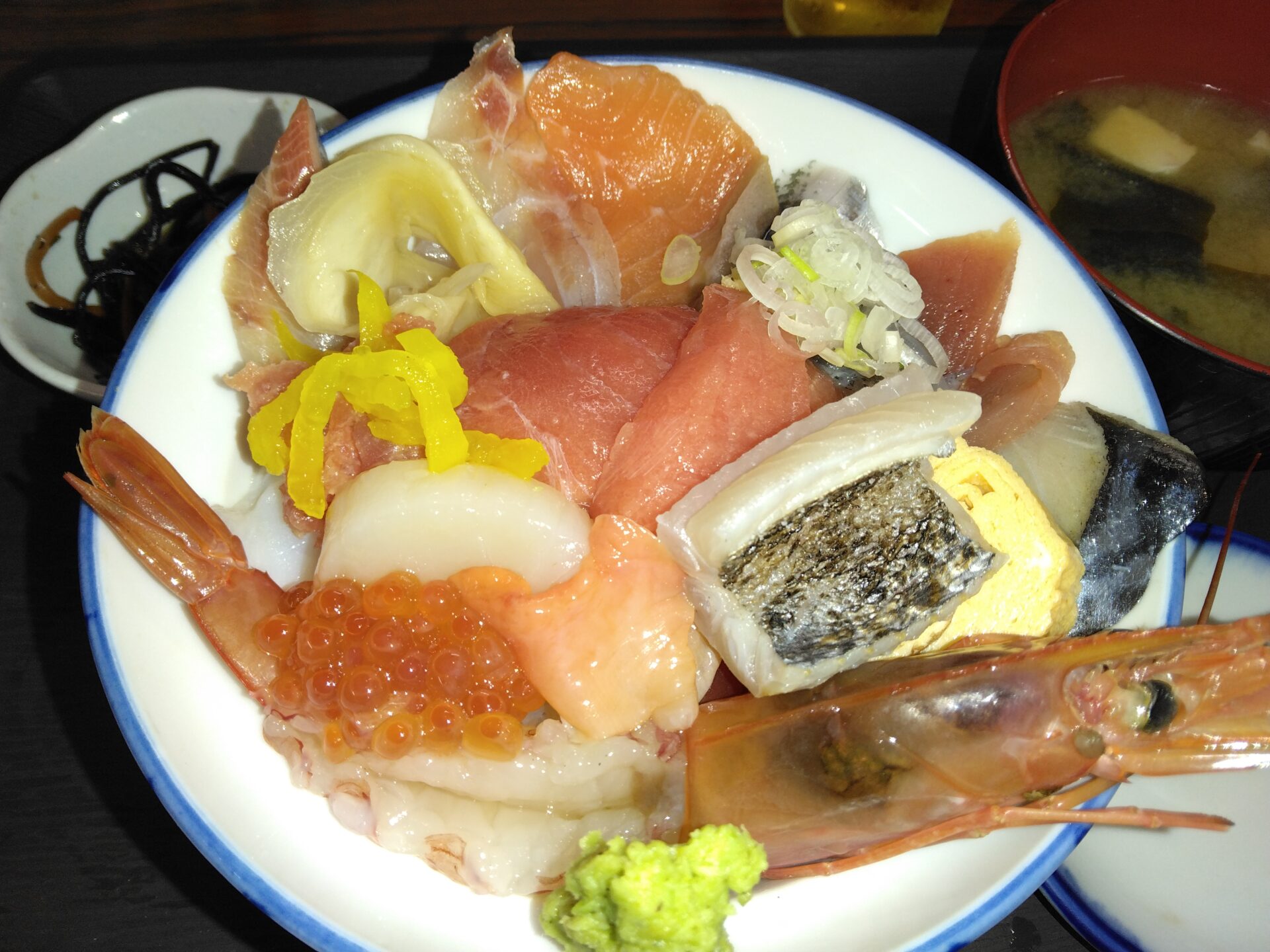 船橋市場　市場で買い物。市場で海鮮丼。早起きして船橋市場で市場デートです。誰でも買い物できる船橋市場で新鮮なカキとホタテを買いました。