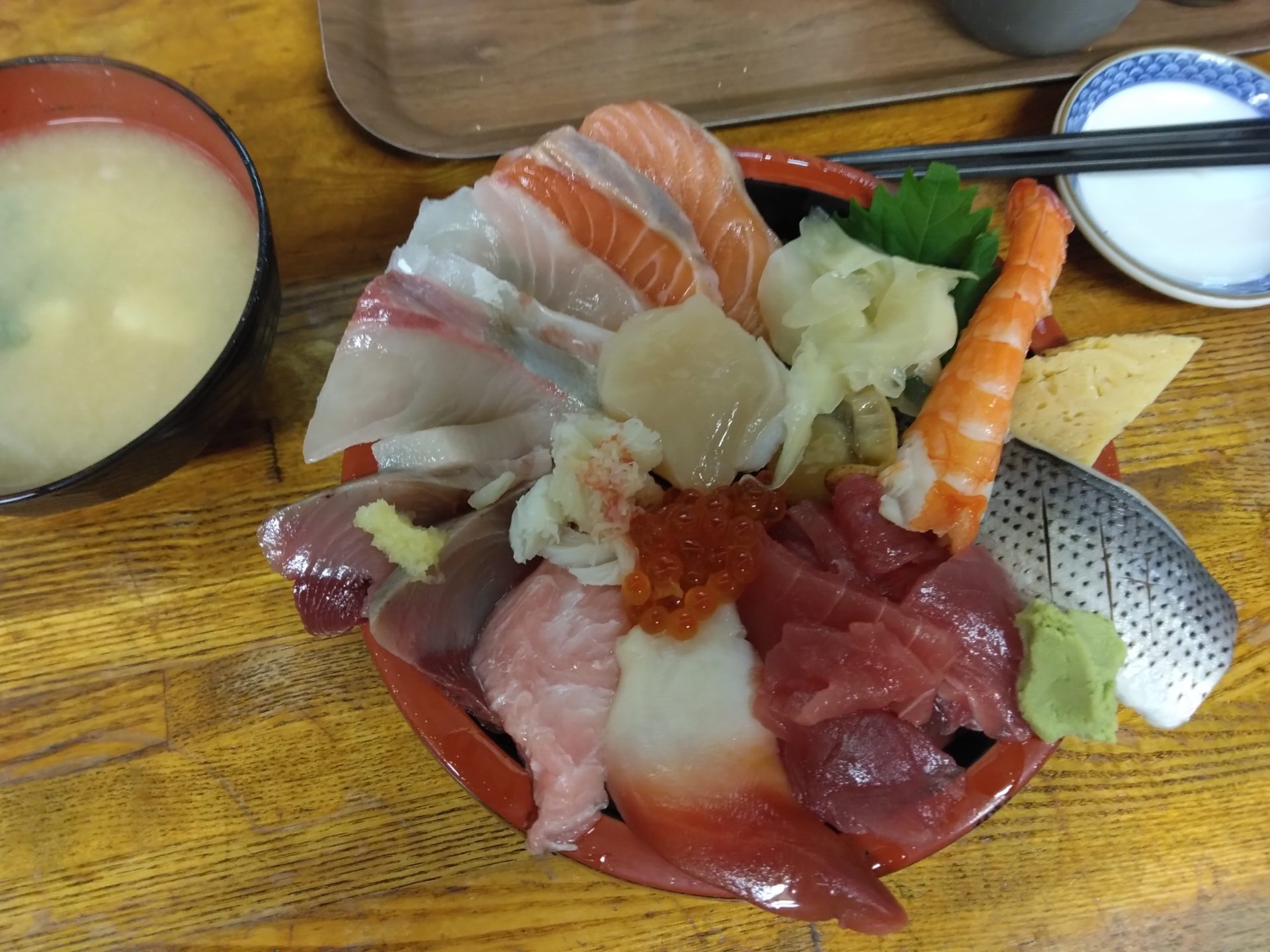 市場デート 船橋市場です。朝から市場で買い物して、海鮮丼を食べて、市場の美味しいコーヒーを飲んで、野菜まで買っちゃいます。