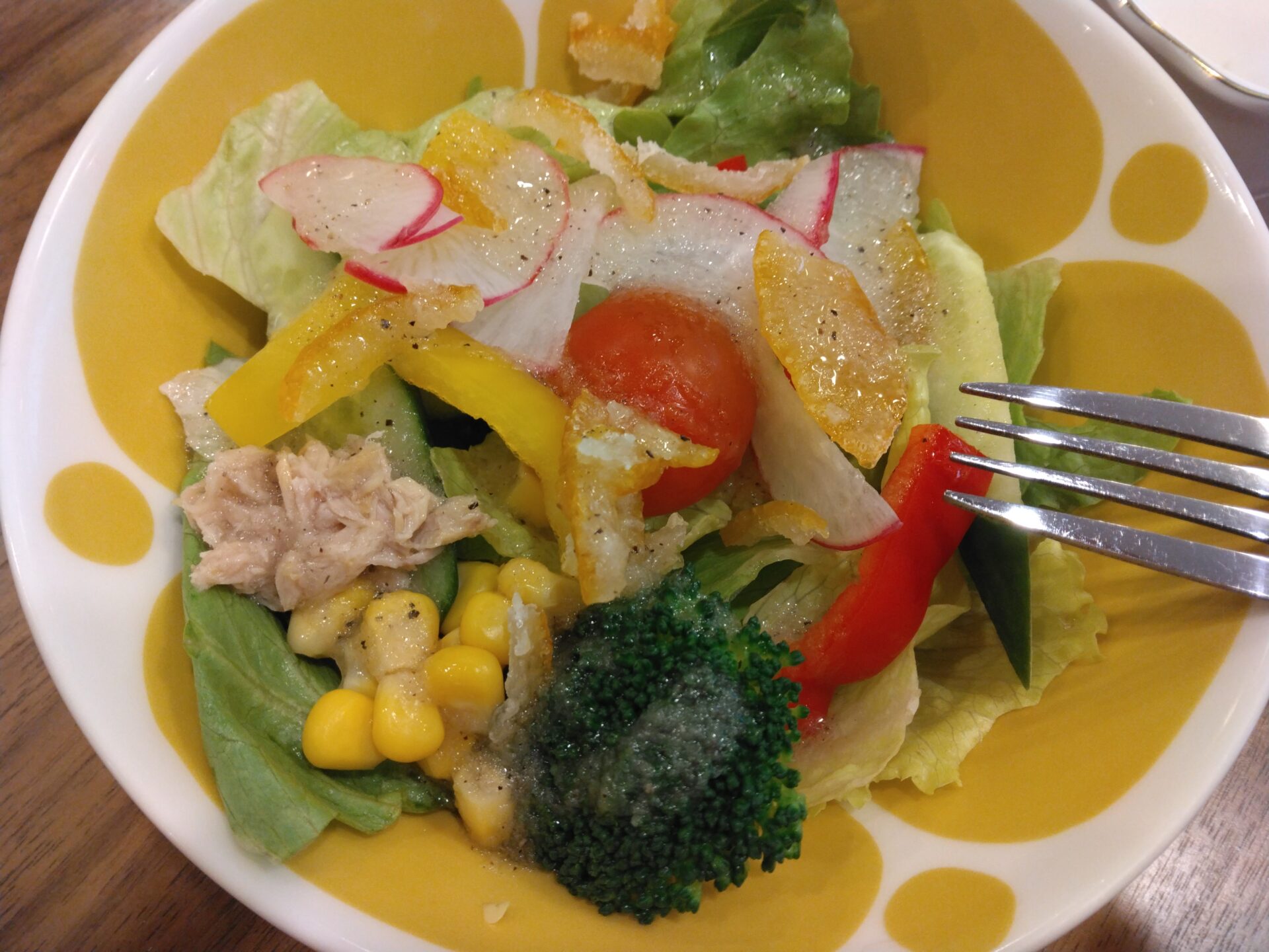 本町カフェ 観葉植物がいっぱいあって、まるで森の中にいるような素敵な喫茶店です。