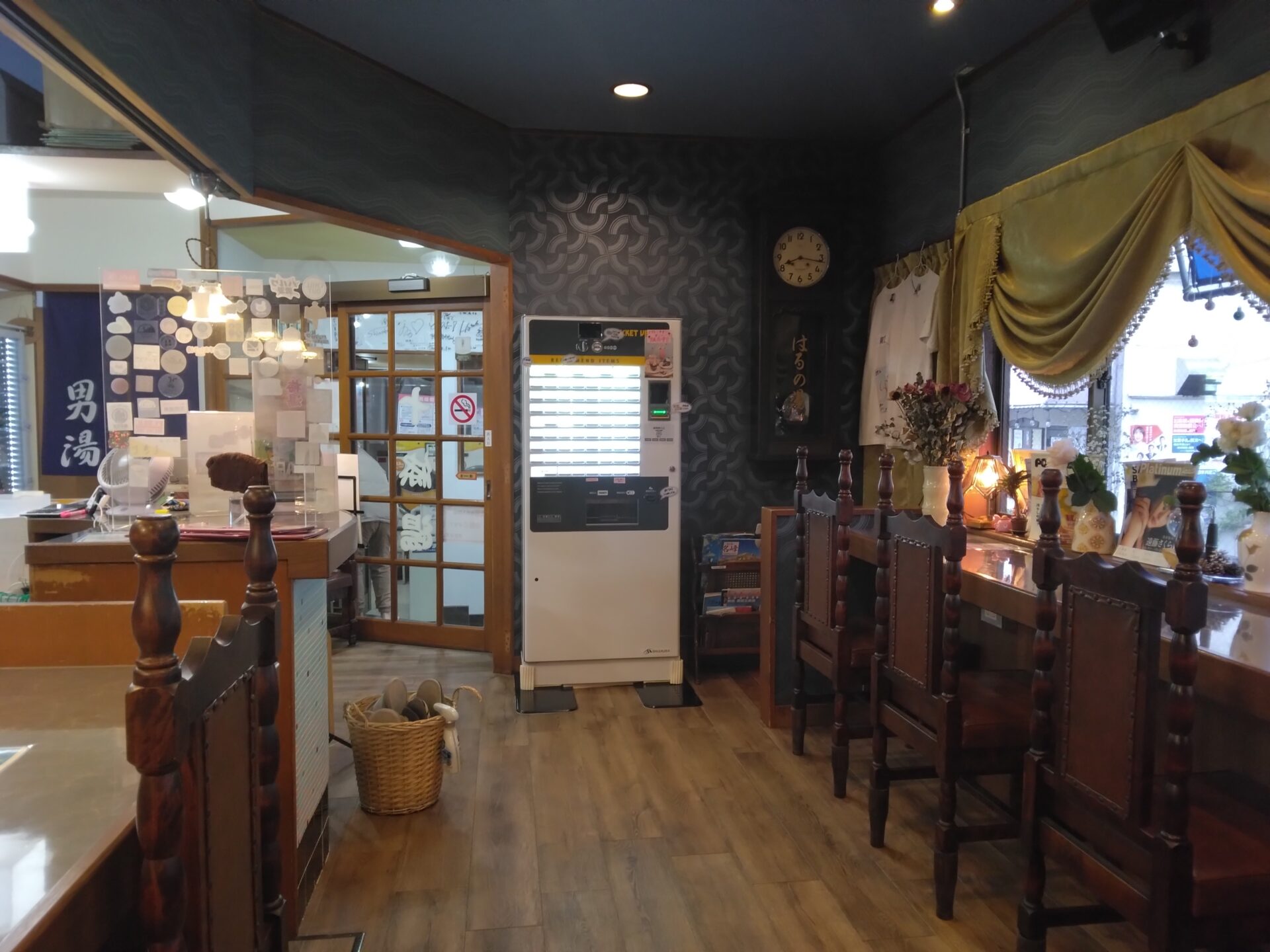 十条商店街デートです。喫茶深海でモーニング、十條湯で朝風呂、いわいでランチ、パパゲでコーヒーです。