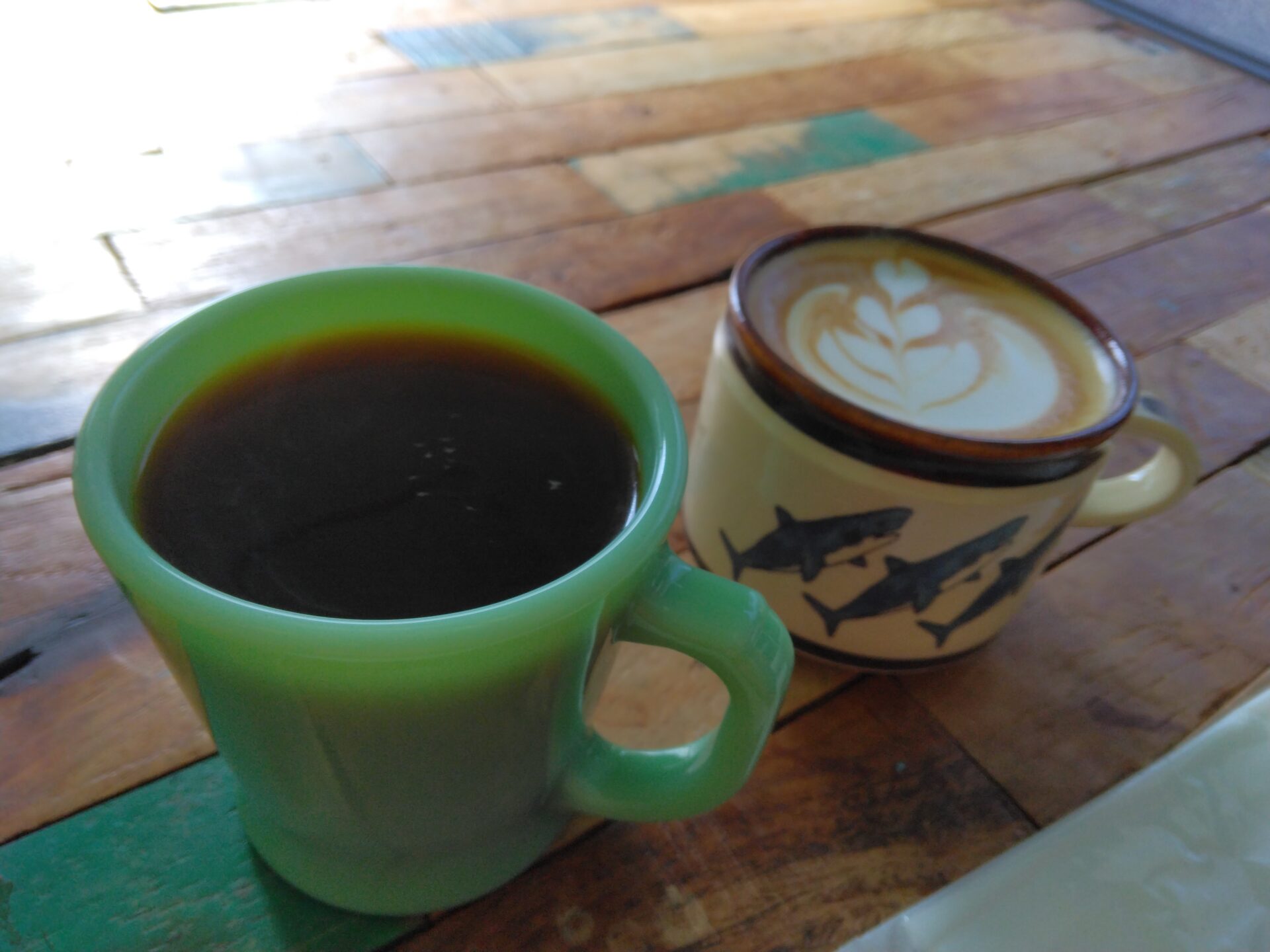 昭和レトロなレストラン、ミナミさんでランチの後は小さな喫茶店、マイクロカフェでコーヒーです。どちらもオシャレで落ち着きます。