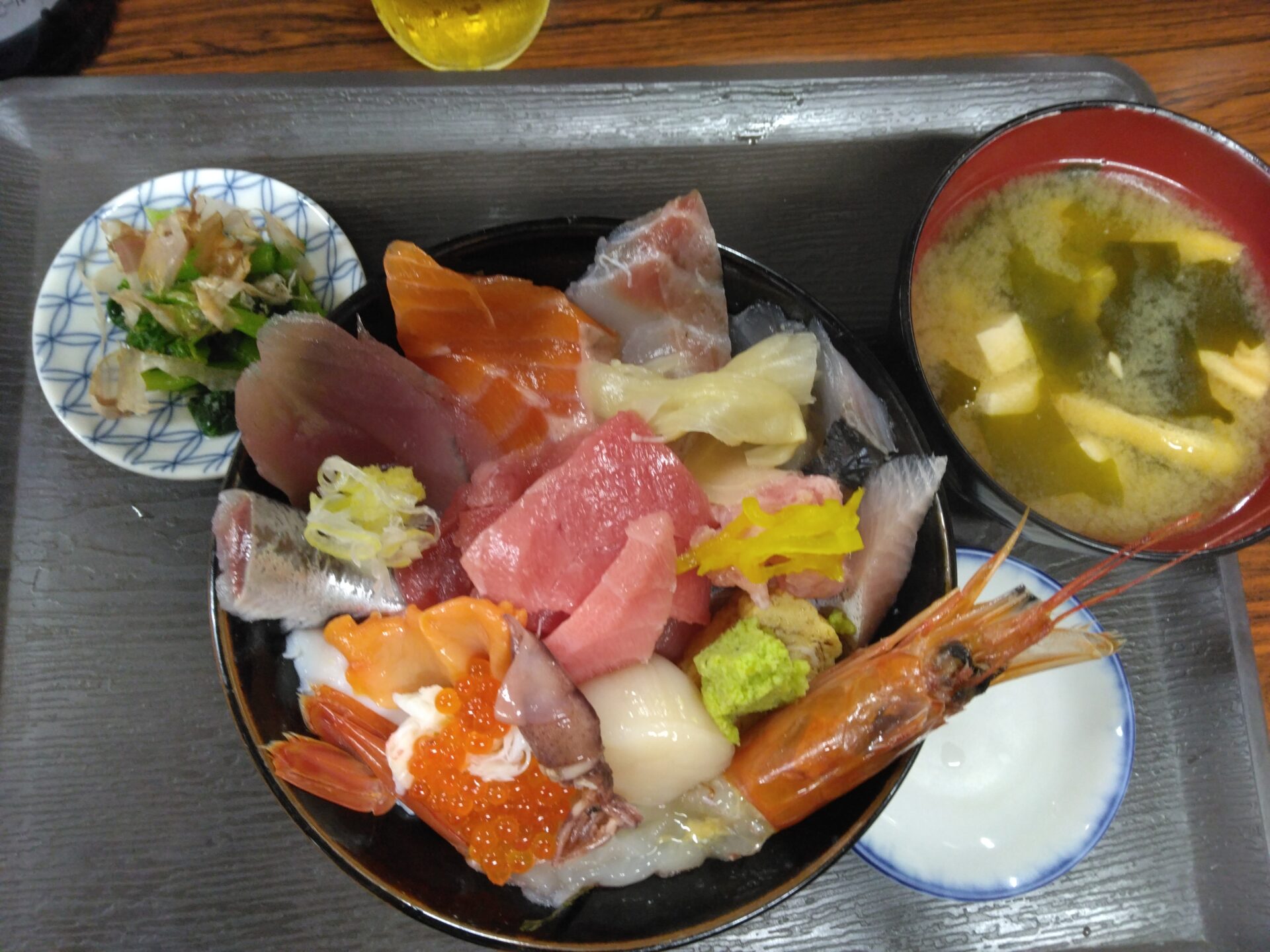 市場デート　船橋市場　早起きして船橋市場に向かいます。新鮮な魚介を購入して、美味しい海鮮丼を食べて、素敵なカフェでコーヒーを頂きます。