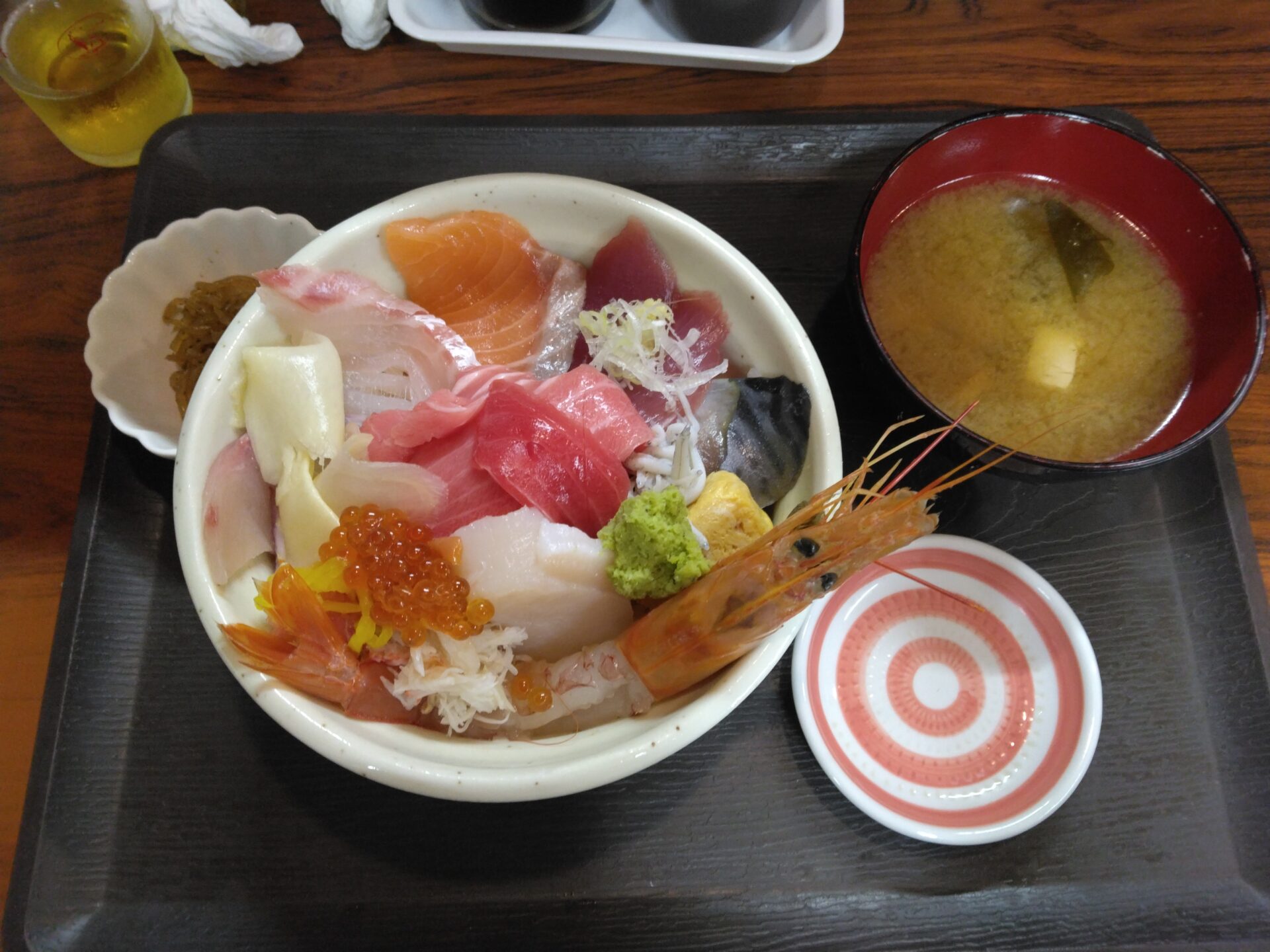 船橋市場　市場デート　朝から船橋市場で夕飯の買い物をして、朝から海鮮丼を食べ、船橋市場のオシャレカフェでまったり。関連棟をぶらぶらして過ごします。