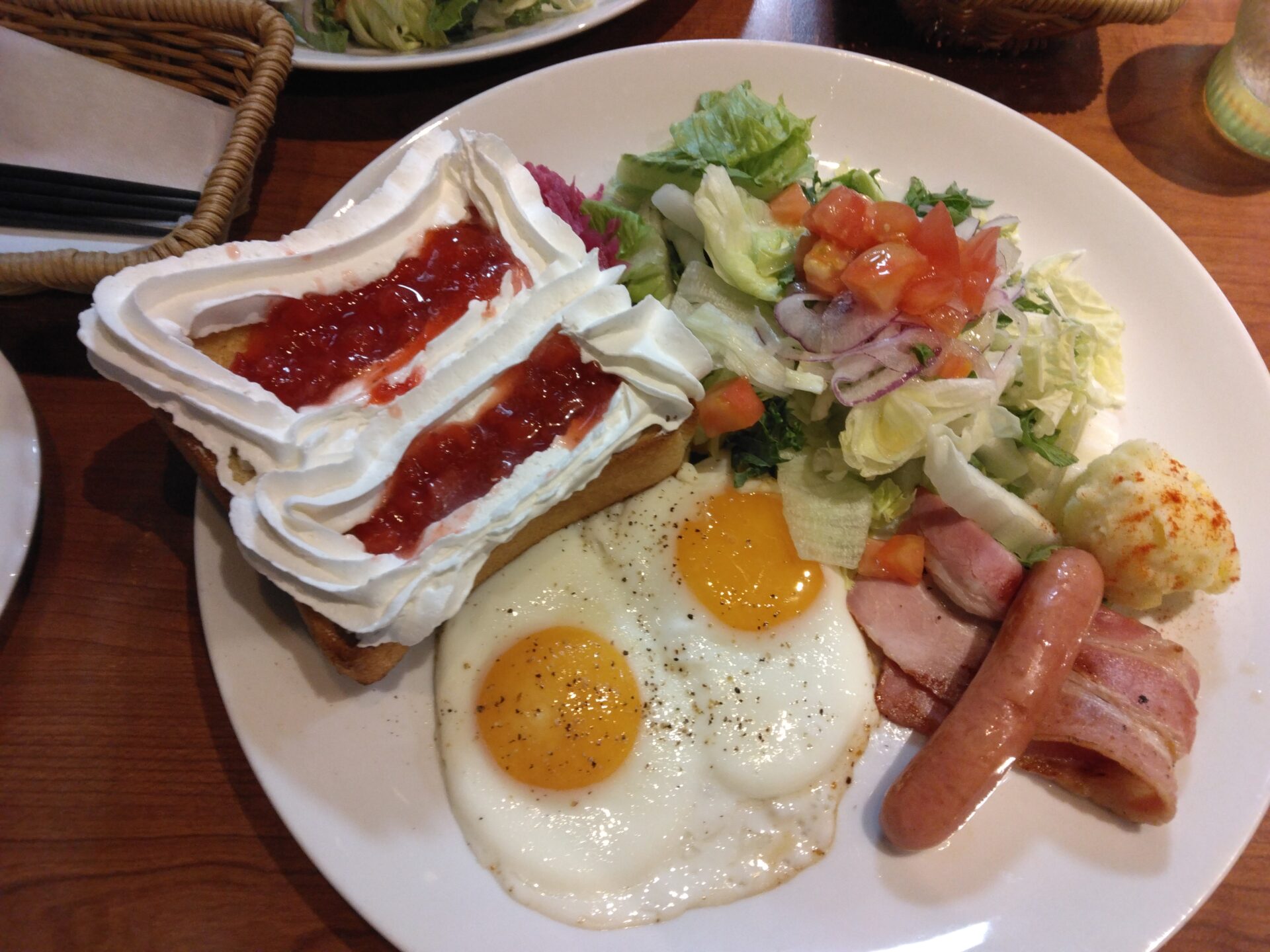 びっくりドンキー モーニング びっくりドンキーの池袋サンシャイン通り店でモーニングを頂きました。久しぶりのびっくりドンキーのモーニングです。