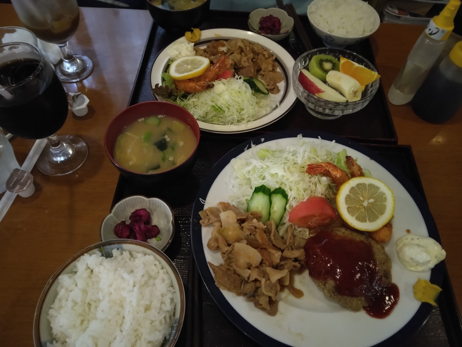 ラック ランチ 桐ヶ丘団地の商店街の中にある喫茶&ランチ カラオケLUCKさんでランチです。ハゼ釣りの帰りにランチで寄りました。結構美味しくてハマりそうです。