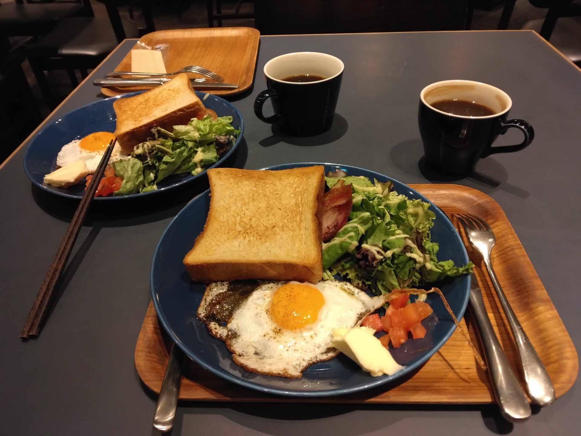東京駅　モーニング　丸の内オアゾの地下１階にあるオシャレ素敵なカフェです。東京駅の丸の内北口の出口から出ると左側に丸の内オアゾがあり分かりやすいです。