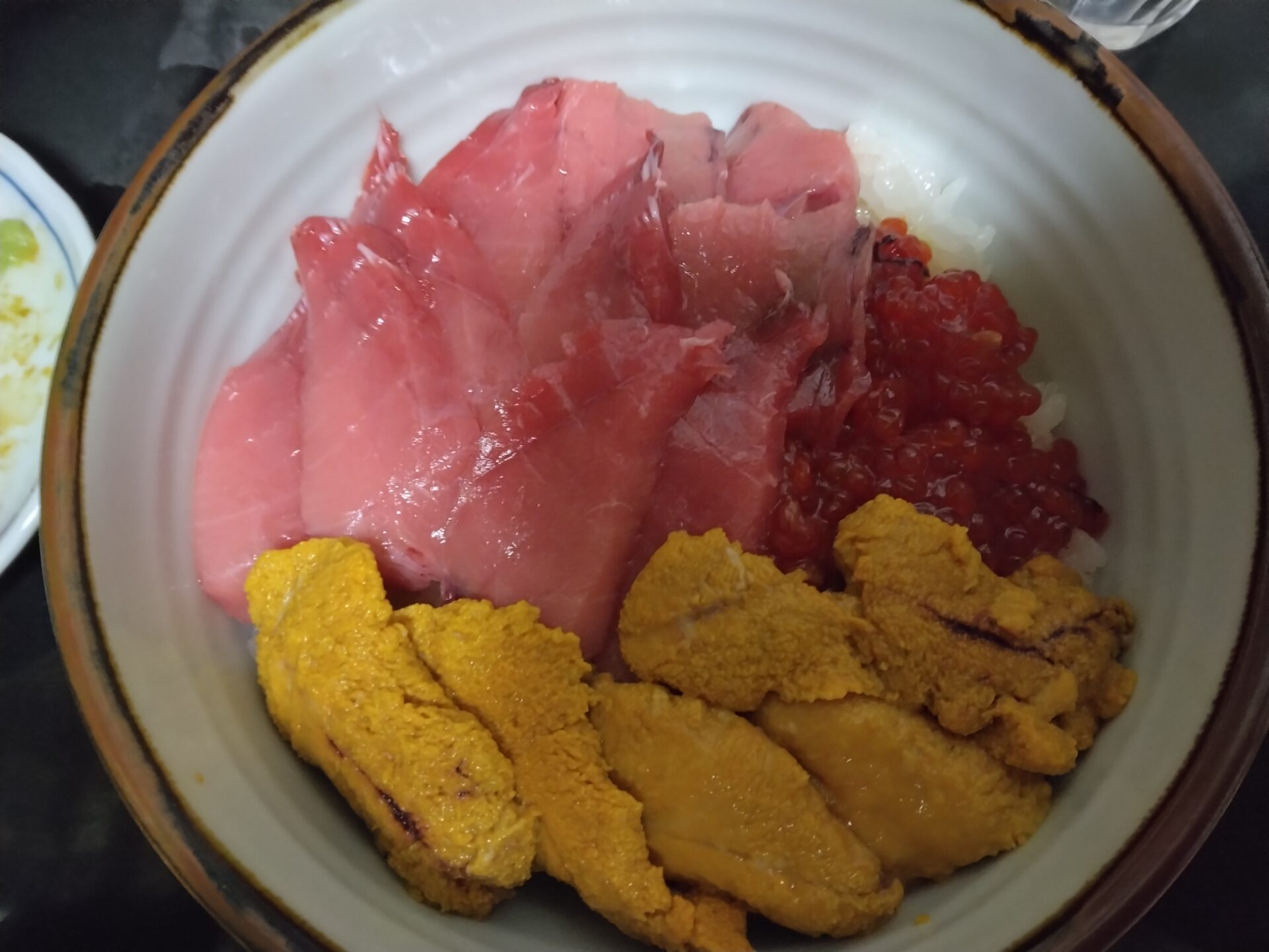 船橋市場　年末　船橋市場の年末の様子がどうなのか実際に行って確かめてきました。マグロとカニとタコと数の子がメインで鮮魚はそんなになかったです。