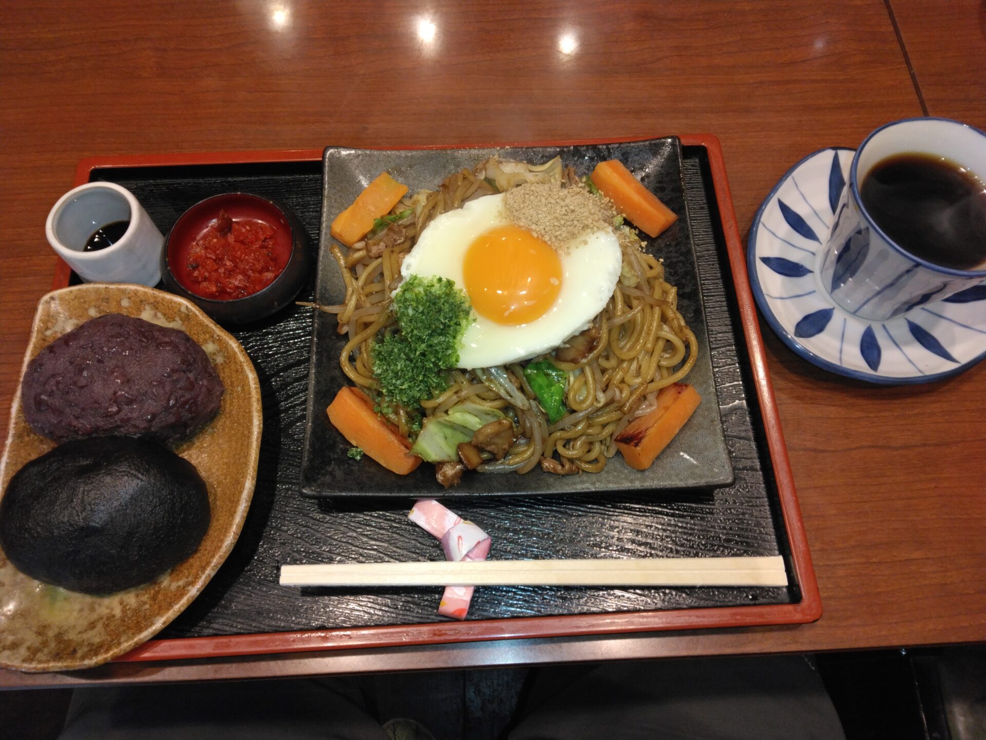 庚申塚　おはぎ　旧中山道をぶらぶら散策です。途中にある都電荒川線の庚申塚駅にあるおはぎの美味しいお店でランチです。