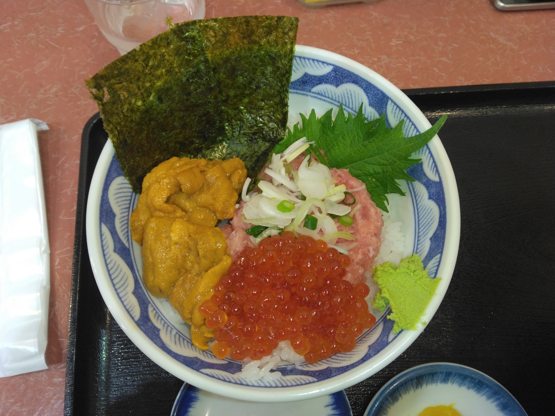 大田市場　さかなの日　毎月第４土曜日に開催されている一般の方向けの販売もしている大田市場のさかなの日に行ってきました。大田市場の関連棟のやっちゃば横丁で朝食も食べてきました。