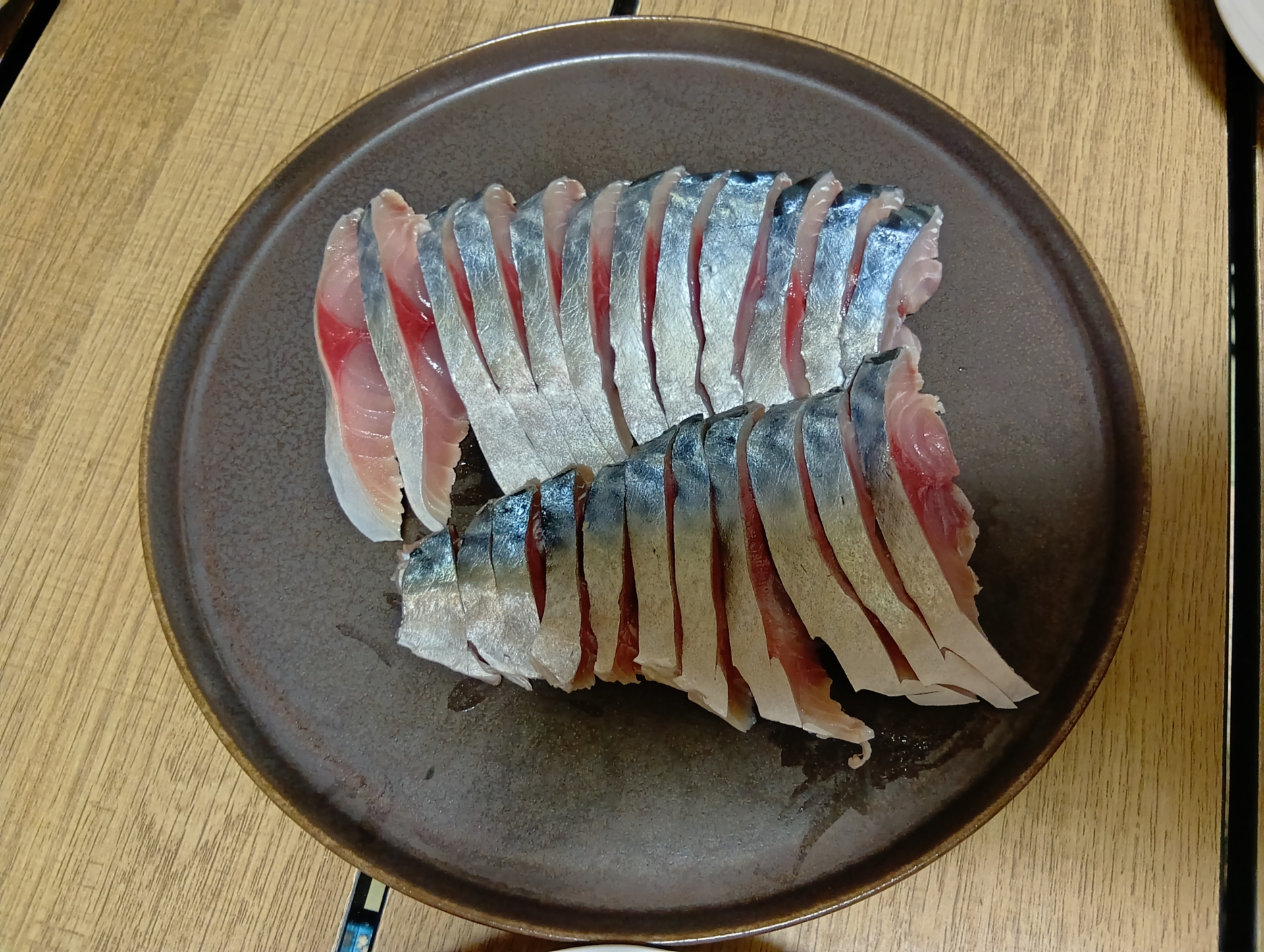 年末の足立市場で買い物です。毎年年末は正月用のシメサバ様に良い感じのサバを求めて足立市場に買い物に行きます。 251230200321098