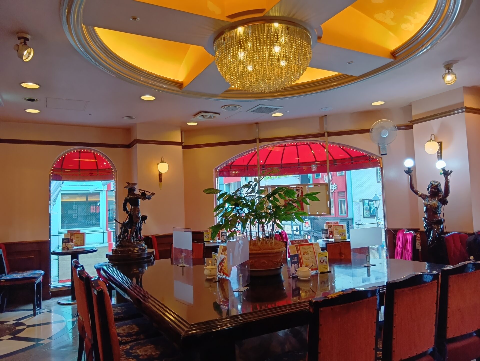 池袋 モーニング カフェド巴里 池袋モーニング カフェド巴里 池袋西口店でモーニングです。