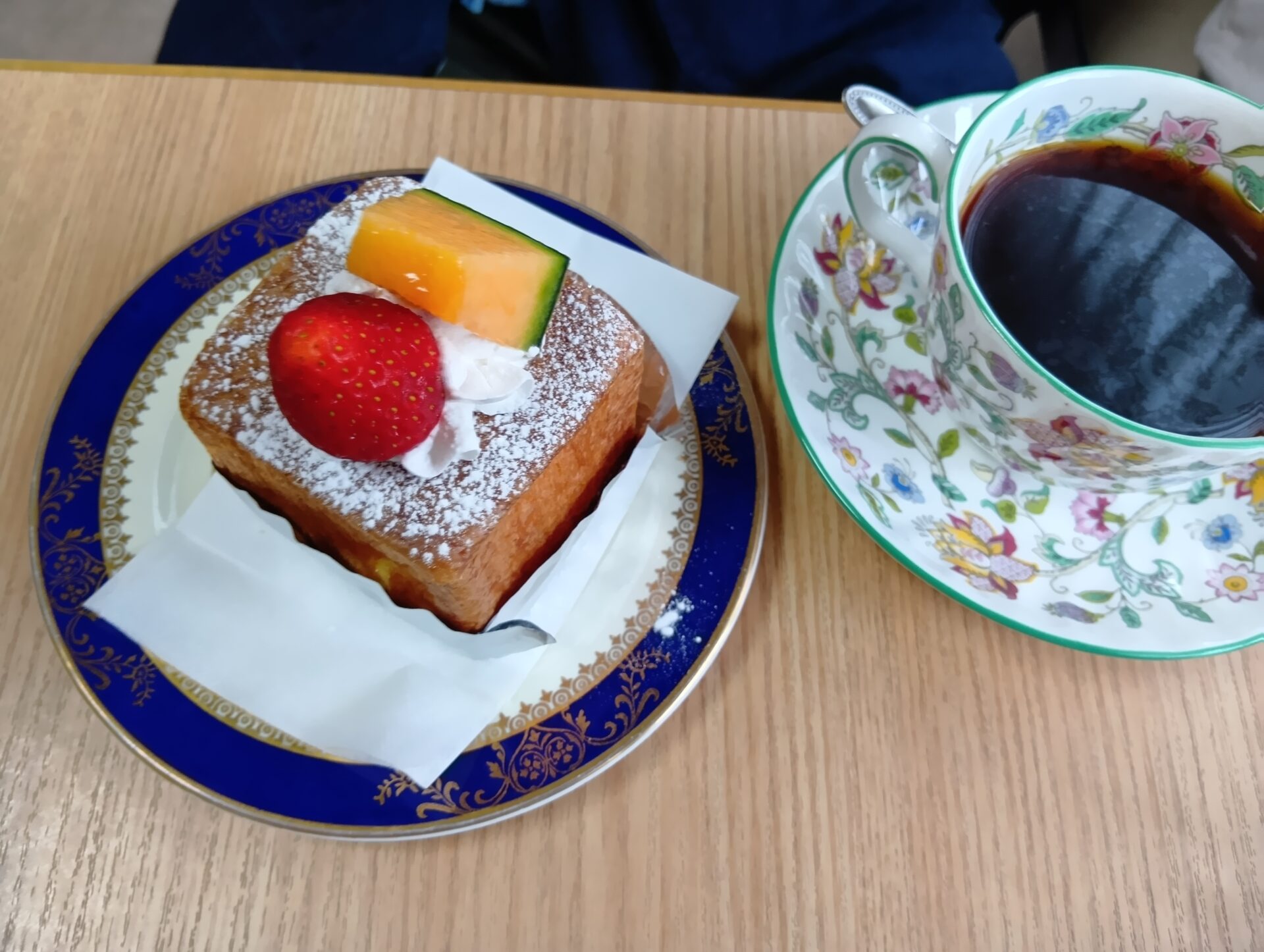 【訪問記】四角いシュークリームに驚き！懐かしさに包まれる喫茶店「シューシホン森」で過ごす至福のひととき