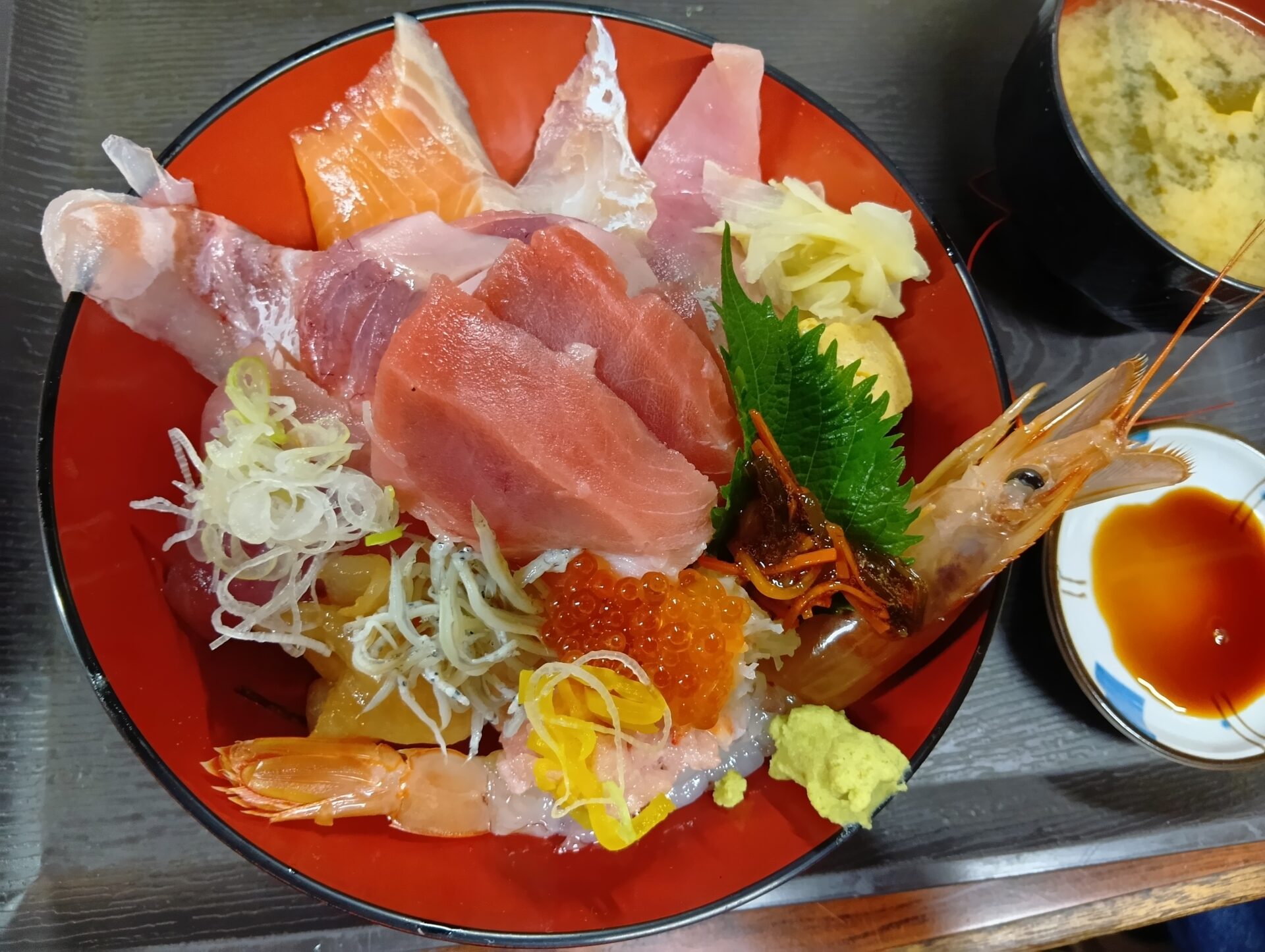 【船橋市場デート】一般開放は8時が狙い目!旬の厳選魚介&絶品海鮮丼を大満喫する贅沢コース